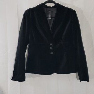 Black velvet blazer on trend size 12. Tapered waist button cuff